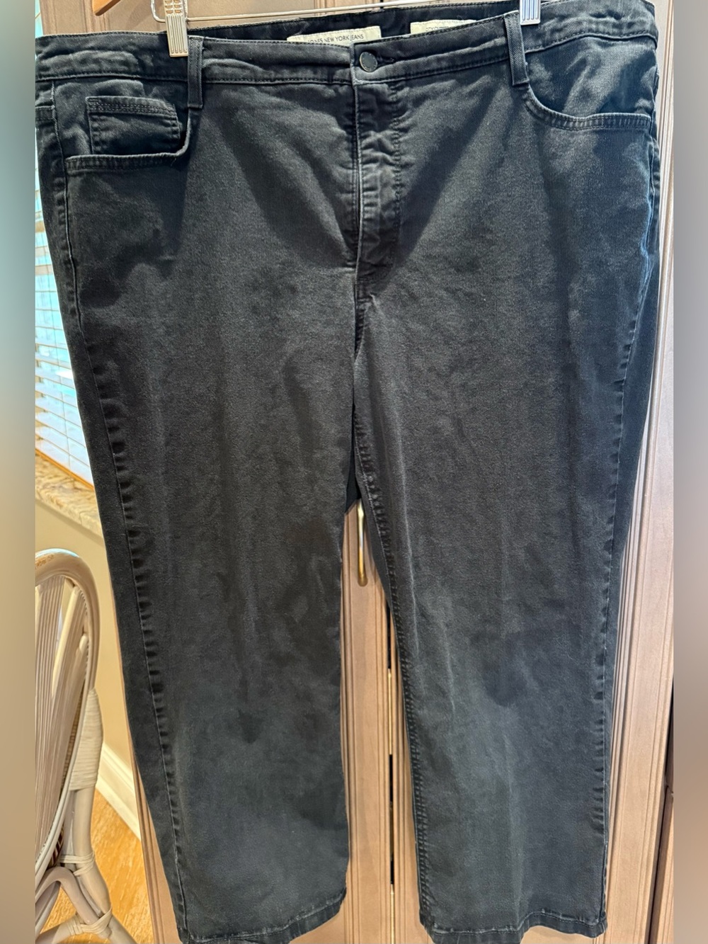 Jones New York Jeans 20W City Cuffed Capri Black Secret Slimming Features